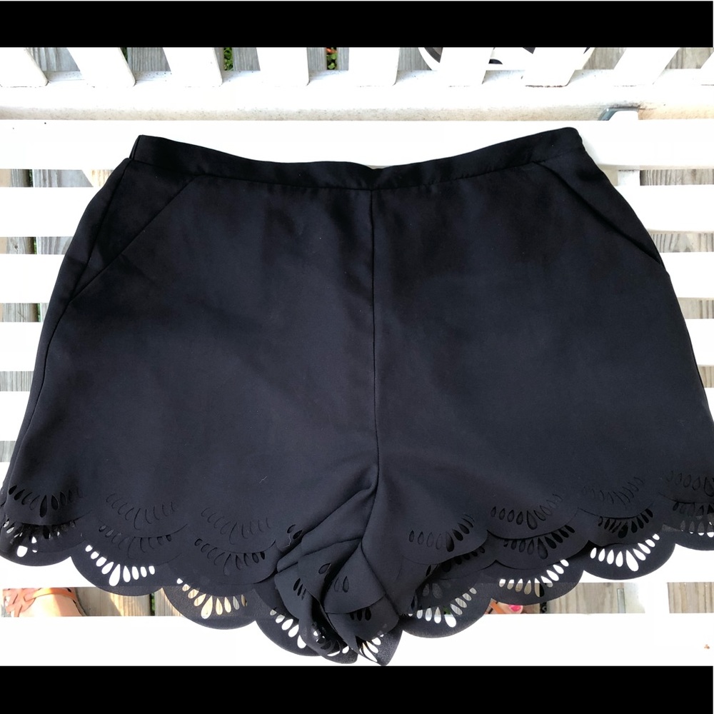 NWT Lauren Conrad Black Scallop Cut Out Shorts Med